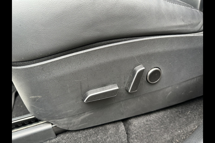 Tesla Model Y Long Range AWD 75 kWh DUAL MOTOR  / AUTOPILOT / TREKHAAK / STOEL & STUURVERW / PANO