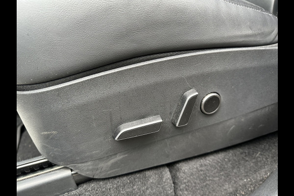 Tesla Model Y Long Range AWD 75 kWh DUAL MOTOR  / AUTOPILOT / TREKHAAK / STOEL & STUURVERW / PANO