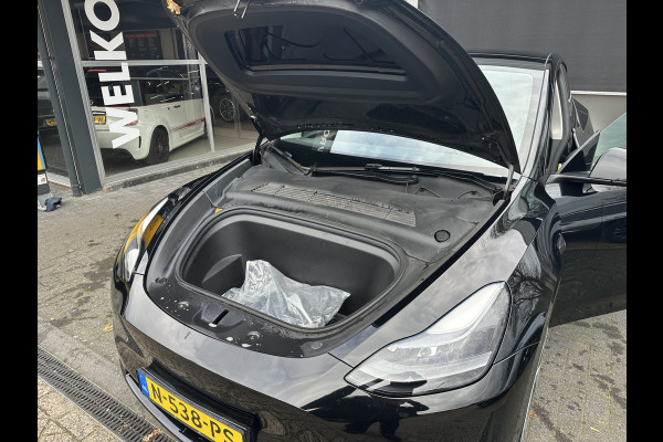 Tesla Model Y Long Range AWD 75 kWh DUAL MOTOR  / AUTOPILOT / TREKHAAK / STOEL & STUURVERW / PANO