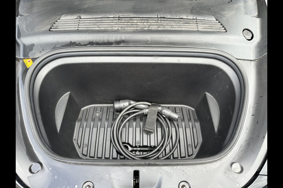 Tesla Model Y Long Range AWD 75 kWh DUAL MOTOR  / AUTOPILOT / TREKHAAK / STOEL & STUURVERW / PANO