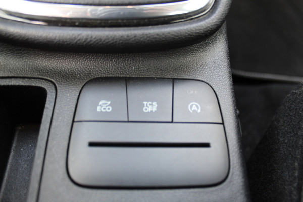 Ford Fiesta 1.0-100pk EcoBoost Titanium 5drs. Uiterst nette, luxe en zuinige Ford Fiesta. Voalautm. airco, Cruise control, Navigatie, LM wielen, Metallic lak, Parkeersensoren achter, Telefoonvoorb., Lane assist etc.