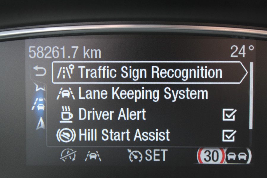 Ford Fiesta 1.0-100pk EcoBoost Titanium 5drs. Uiterst nette, luxe en zuinige Ford Fiesta. Voalautm. airco, Cruise control, Navigatie, LM wielen, Metallic lak, Parkeersensoren achter, Telefoonvoorb., Lane assist etc.