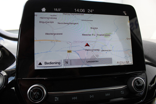 Ford Fiesta 1.0-100pk EcoBoost Titanium 5drs. Uiterst nette, luxe en zuinige Ford Fiesta. Voalautm. airco, Cruise control, Navigatie, LM wielen, Metallic lak, Parkeersensoren achter, Telefoonvoorb., Lane assist etc.