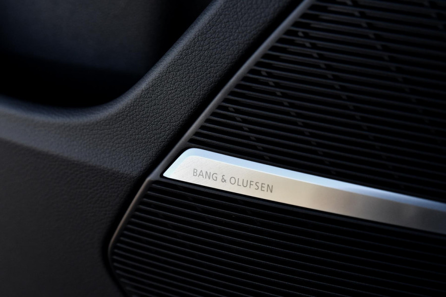 Audi Q8 60 TFSI e quattro Pro Line S Competition. RS Zetels, Massage, Carbon, 4W sturing, Softcl, Pano, Koeling, HUD, B&O, Trekh!