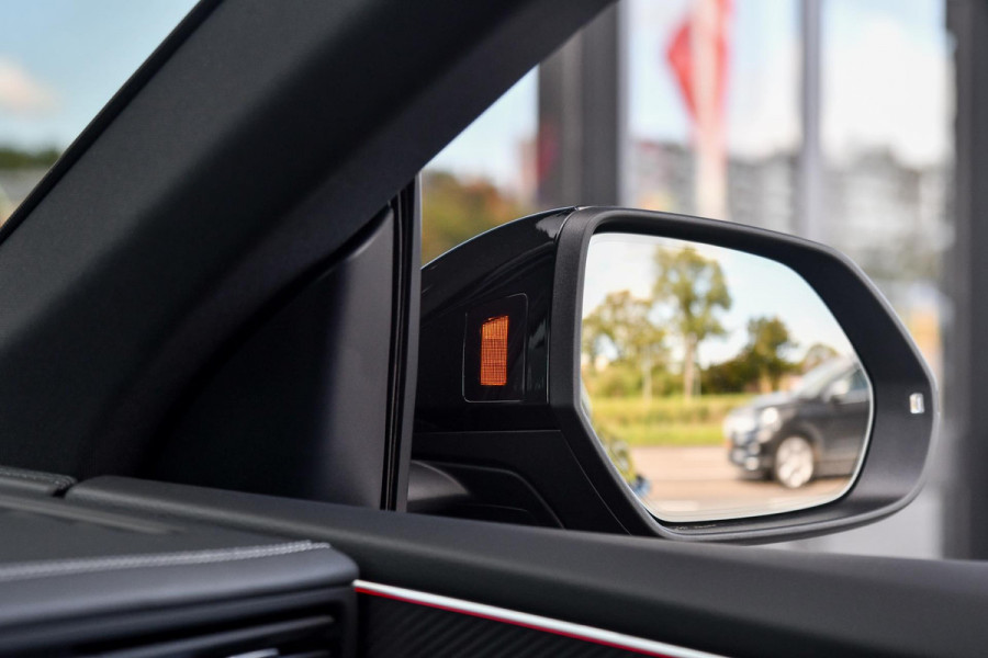 Audi Q8 60 TFSI e quattro Pro Line S Competition. RS Zetels, Massage, Carbon, 4W sturing, Softcl, Pano, Koeling, HUD, B&O, Trekh!