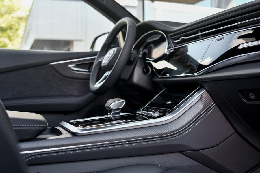 Audi Q8 60 TFSI e quattro Pro Line S Competition. RS Zetels, Massage, Carbon, 4W sturing, Softcl, Pano, Koeling, HUD, B&O, Trekh!