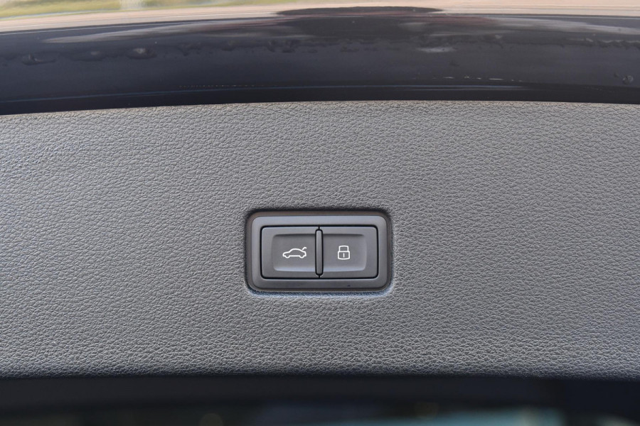 Audi Q8 60 TFSI e quattro Pro Line S Competition. RS Zetels, Massage, Carbon, 4W sturing, Softcl, Pano, Koeling, HUD, B&O, Trekh!