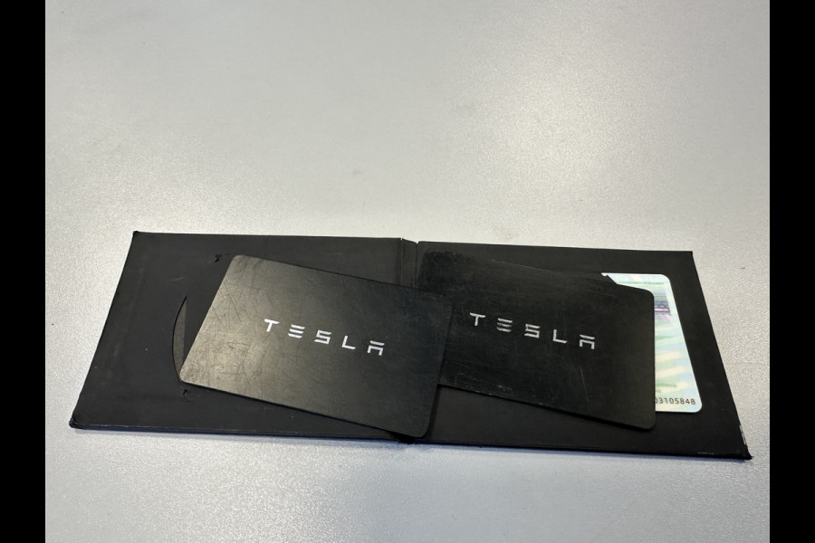 Tesla Model Y Long Range AWD 75 kWh DUAL MOTOR  / AUTOPILOT / TREKHAAK / STOEL & STUURVERW / PANO