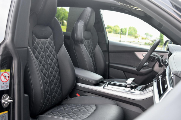 Audi Q8 60 TFSI e quattro Pro Line S Competition. RS Zetels, Softclose, Pano, Koeling, B&O, 360 3D, Trekh, HUD, Keyless, Stuurvw!