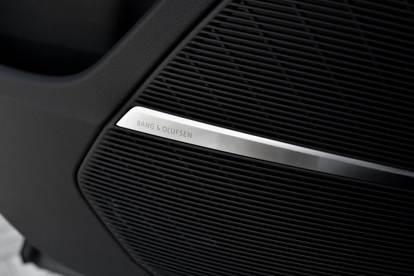 Audi Q8 60 TFSI e quattro Pro Line S Competition. RS Zetels, Softclose, Pano, Koeling, B&O, 360 3D, Trekh, HUD, Keyless, Stuurvw!