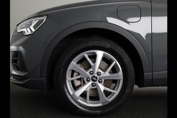Audi Q3 45 TFSI e Business Edition 245 pk S-tronic | Navigatie | Parkeersensoren | Adaptieve cruise control | LED koplampen | Lichtmetalen velgen 18" |