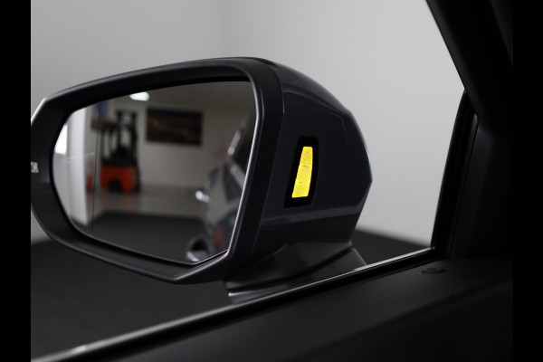 Audi Q3 45 TFSI e Business Edition 245 pk S-tronic | Navigatie | Parkeersensoren | Adaptieve cruise control | LED koplampen | Lichtmetalen velgen 18" |