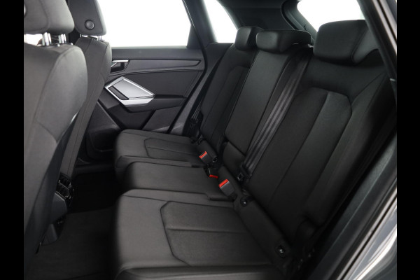 Audi Q3 45 TFSI e Business Edition 245 pk S-tronic | Navigatie | Parkeersensoren | Adaptieve cruise control | LED koplampen | Lichtmetalen velgen 18" |