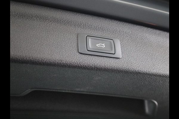 Audi Q3 45 TFSI e Business Edition 245 pk S-tronic | Navigatie | Parkeersensoren | Adaptieve cruise control | LED koplampen | Lichtmetalen velgen 18" |