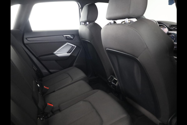 Audi Q3 45 TFSI e Business Edition 245 pk S-tronic | Navigatie | Parkeersensoren | Adaptieve cruise control | LED koplampen | Lichtmetalen velgen 18" |