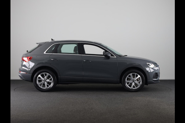 Audi Q3 45 TFSI e Business Edition 245 pk S-tronic | Navigatie | Parkeersensoren | Adaptieve cruise control | LED koplampen | Lichtmetalen velgen 18" |