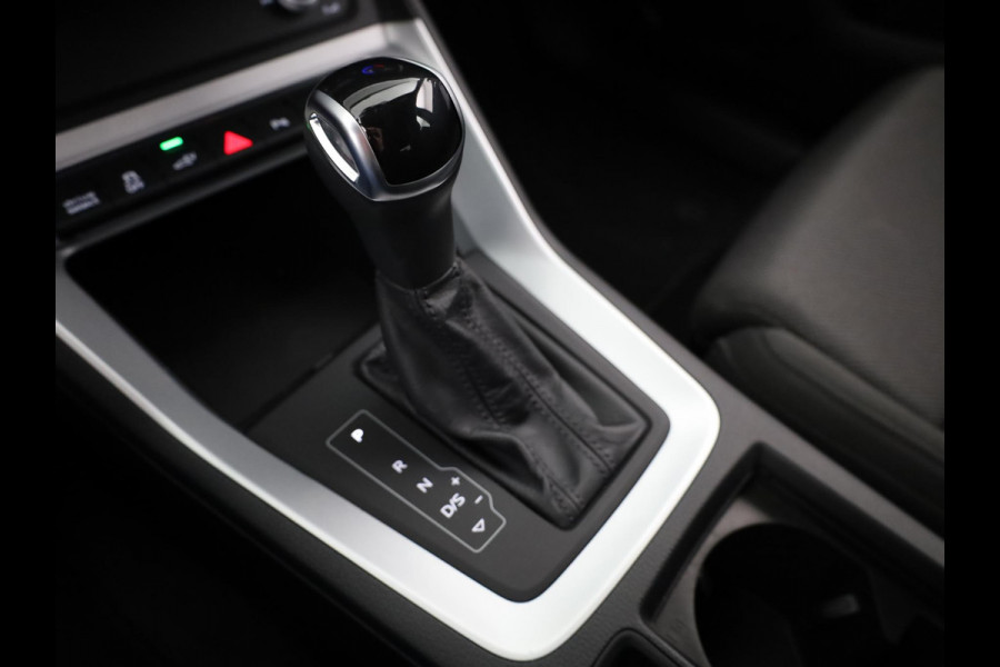 Audi Q3 45 TFSI e Business Edition 245 pk S-tronic | Navigatie | Parkeersensoren | Adaptieve cruise control | LED koplampen | Lichtmetalen velgen 18" |