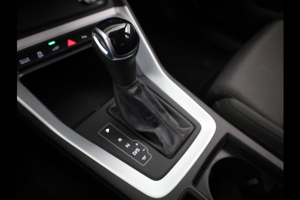 Audi Q3 45 TFSI e Business Edition 245 pk S-tronic | Navigatie | Parkeersensoren | Adaptieve cruise control | LED koplampen | Lichtmetalen velgen 18" |
