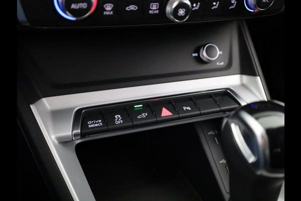 Audi Q3 45 TFSI e Business Edition 245 pk S-tronic | Navigatie | Parkeersensoren | Adaptieve cruise control | LED koplampen | Lichtmetalen velgen 18" |