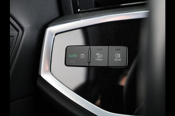 Audi Q3 45 TFSI e Business Edition 245 pk S-tronic | Navigatie | Parkeersensoren | Adaptieve cruise control | LED koplampen | Lichtmetalen velgen 18" |