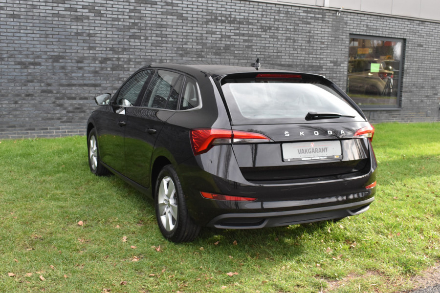 Škoda SCALA 1.0 TSI Ambition Automaat Carplay Navigatie Front/lane assist Stoelverwarming Parkeer sensoren
