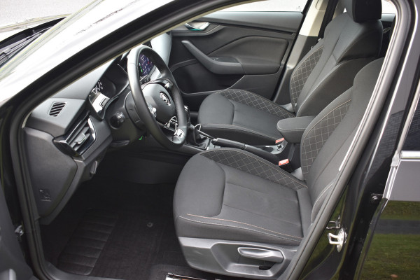 Škoda SCALA 1.0 TSI Ambition Automaat Carplay Navigatie Front/lane assist Stoelverwarming Parkeer sensoren