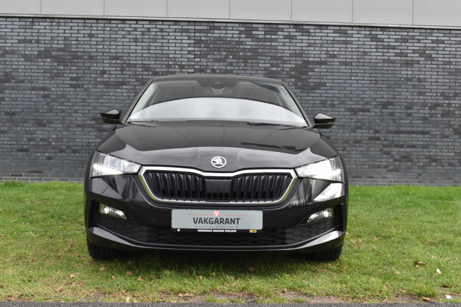 Škoda SCALA 1.0 TSI Ambition Automaat Carplay Navigatie Front/lane assist Stoelverwarming Parkeer sensoren