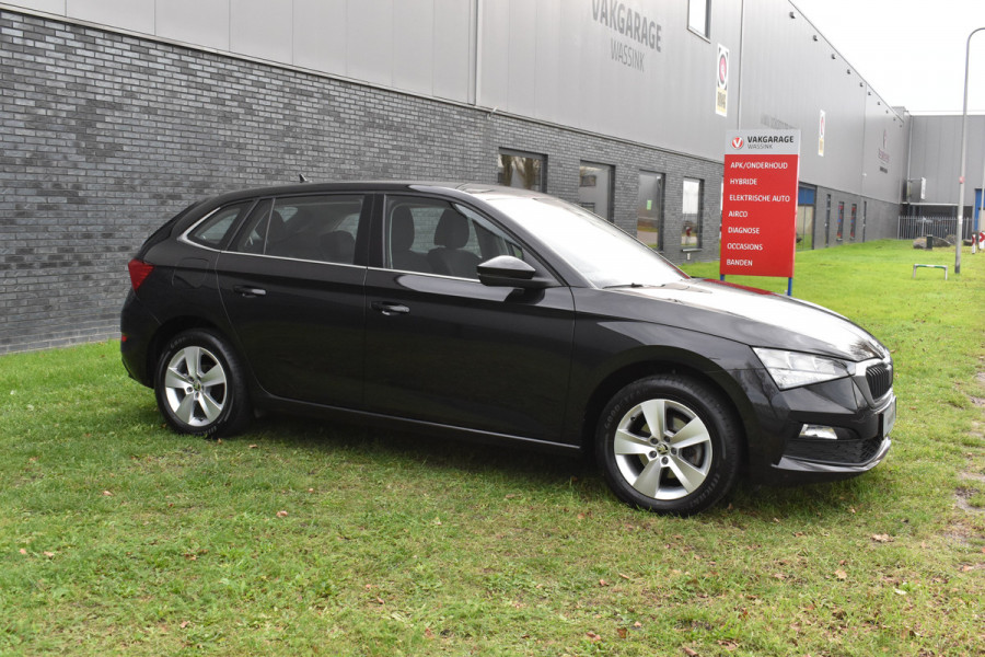 Škoda SCALA 1.0 TSI Ambition Automaat Carplay Navigatie Front/lane assist Stoelverwarming Parkeer sensoren