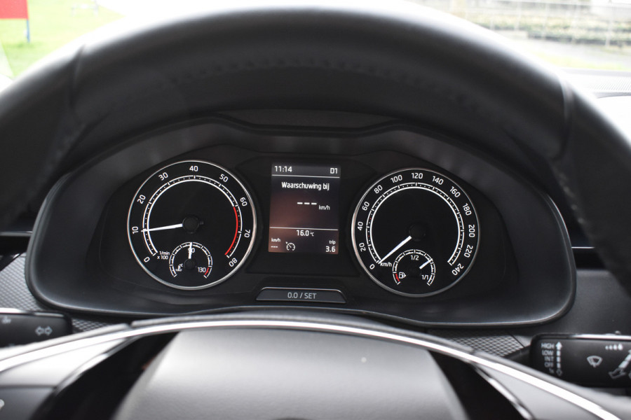 Škoda SCALA 1.0 TSI Ambition Automaat Carplay Navigatie Front/lane assist Stoelverwarming Parkeer sensoren