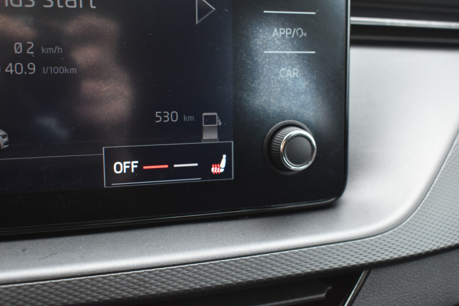Škoda SCALA 1.0 TSI Ambition Automaat Carplay Navigatie Front/lane assist Stoelverwarming Parkeer sensoren