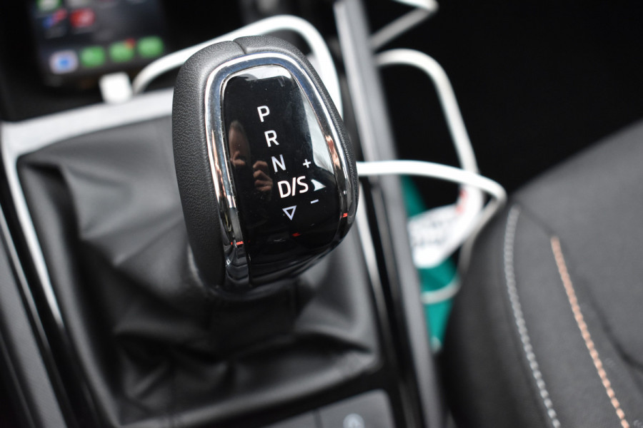 Škoda SCALA 1.0 TSI Ambition Automaat Carplay Navigatie Front/lane assist Stoelverwarming Parkeer sensoren