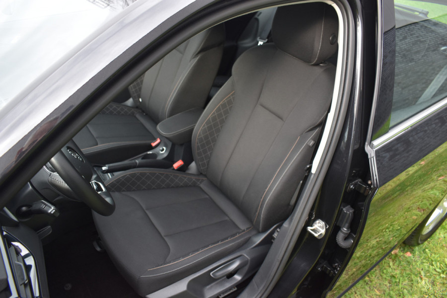 Škoda SCALA 1.0 TSI Ambition Automaat Carplay Navigatie Front/lane assist Stoelverwarming Parkeer sensoren