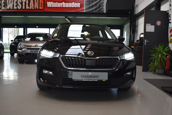 Škoda SCALA 1.0 TSI Ambition Automaat Carplay Navigatie Front/lane assist Stoelverwarming Parkeer sensoren