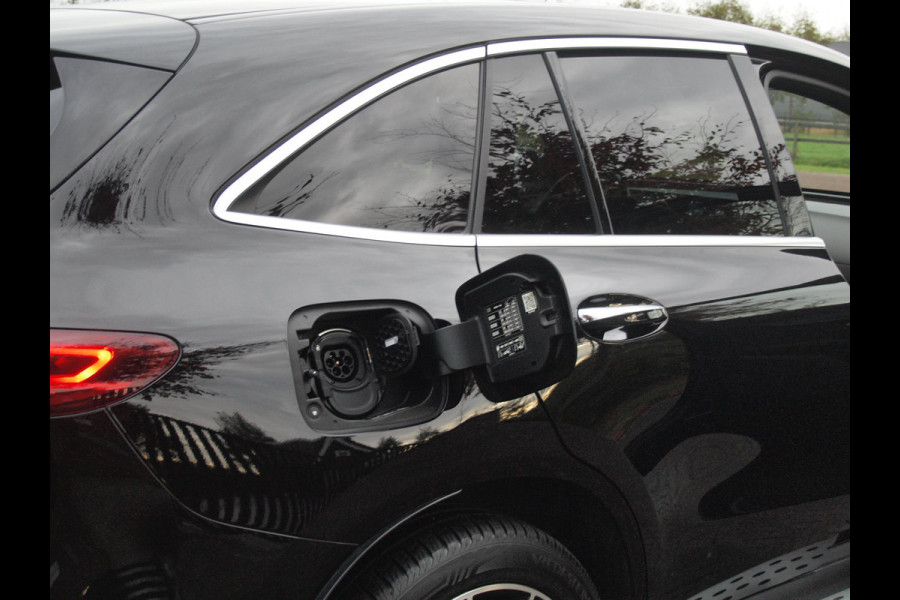 Mercedes-Benz EQC 400 4MATIC Business Solution 80 kWh | Schuifdak | Camera | Apple Carplay | Treeplanken | NL-Auto |