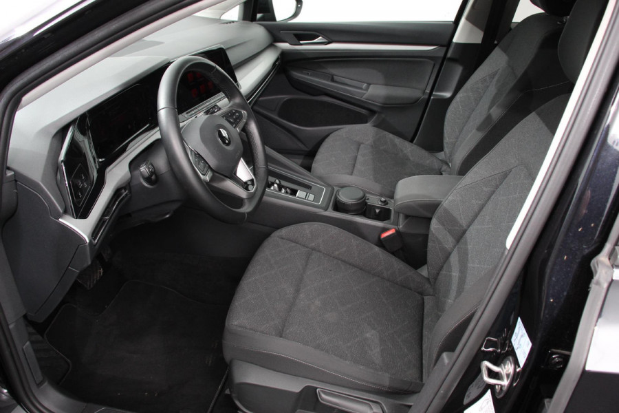 Volkswagen Golf 1.5 eTSI DSG Active | Navigatie | Apple Carplay/Android Auto | Virtual Cockpit | Climate Control | Led | Dab | Camera | Adaptive Cruise Control | Extra Getint glas
