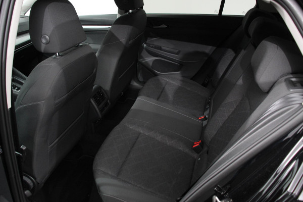 Volkswagen Golf 1.5 eTSI DSG Active | Navigatie | Apple Carplay/Android Auto | Virtual Cockpit | Climate Control | Led | Dab | Camera | Adaptive Cruise Control | Extra Getint glas
