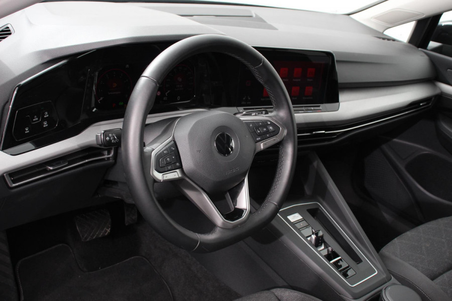 Volkswagen Golf 1.5 eTSI DSG Active | Navigatie | Apple Carplay/Android Auto | Virtual Cockpit | Climate Control | Led | Dab | Camera | Adaptive Cruise Control | Extra Getint glas