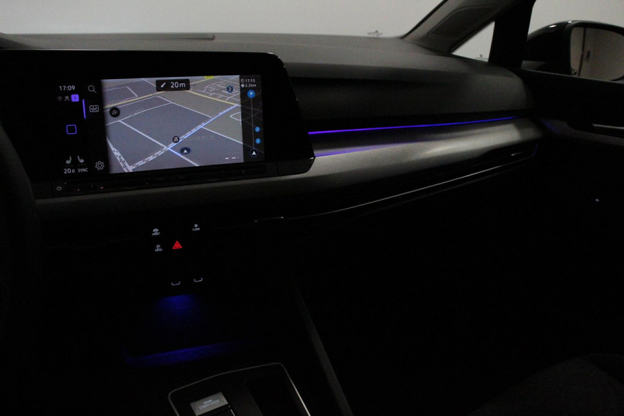 Volkswagen Golf 1.5 eTSI DSG Active | Navigatie | Apple Carplay/Android Auto | Virtual Cockpit | Climate Control | Led | Dab | Camera | Adaptive Cruise Control | Extra Getint glas