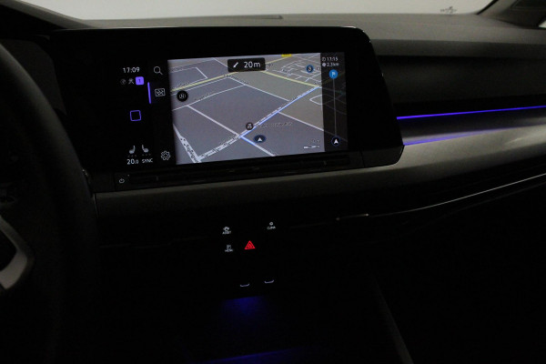 Volkswagen Golf 1.5 eTSI DSG Active | Navigatie | Apple Carplay/Android Auto | Virtual Cockpit | Climate Control | Led | Dab | Camera | Adaptive Cruise Control | Extra Getint glas