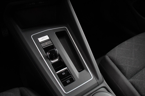 Volkswagen Golf 1.5 eTSI DSG Active | Navigatie | Apple Carplay/Android Auto | Virtual Cockpit | Climate Control | Led | Dab | Camera | Adaptive Cruise Control | Extra Getint glas