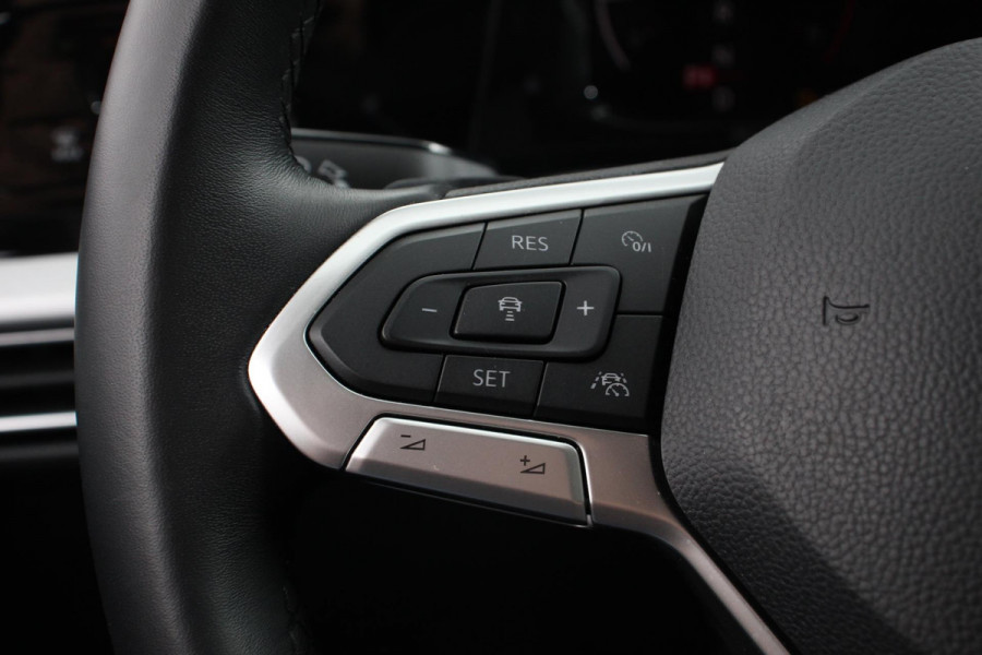 Volkswagen Golf 1.5 eTSI DSG Active | Navigatie | Apple Carplay/Android Auto | Virtual Cockpit | Climate Control | Led | Dab | Camera | Adaptive Cruise Control | Extra Getint glas