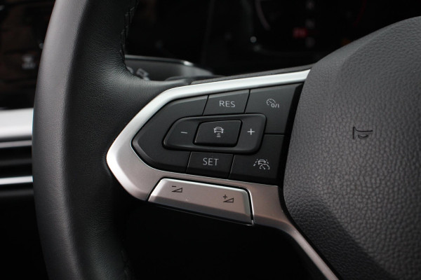 Volkswagen Golf 1.5 eTSI DSG Active | Navigatie | Apple Carplay/Android Auto | Virtual Cockpit | Climate Control | Led | Dab | Camera | Adaptive Cruise Control | Extra Getint glas