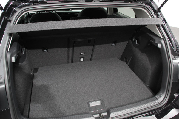 Volkswagen Golf 1.5 eTSI DSG Active | Navigatie | Apple Carplay/Android Auto | Virtual Cockpit | Climate Control | Led | Dab | Camera | Adaptive Cruise Control | Extra Getint glas