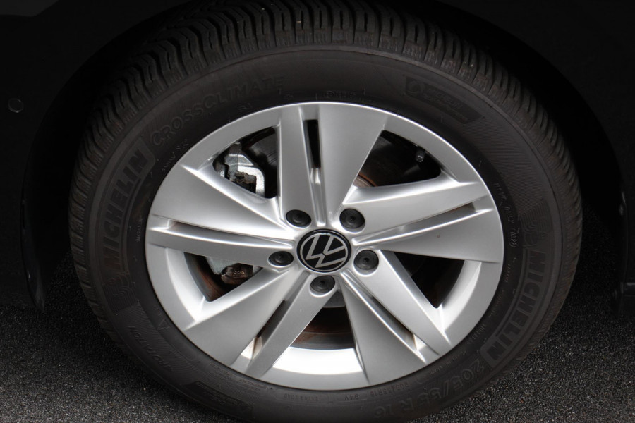 Volkswagen Golf 1.5 eTSI DSG Active | Navigatie | Apple Carplay/Android Auto | Virtual Cockpit | Climate Control | Led | Dab | Camera | Adaptive Cruise Control | Extra Getint glas