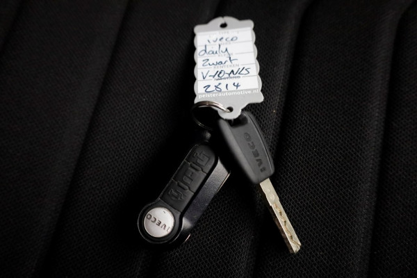 Iveco Daily 35S18 3.0 180pk L4H2 Maxi HiMatic Automaat ACC/LED/Camera/Air-Pro Luchtvering 02-2023