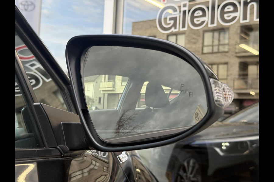 Toyota C-HR 1.8 Hybrid Dynamic | Navigatie, Dodehoekherkenning, Parkeersensoren, Stoelverwarming, Chroom pakket!