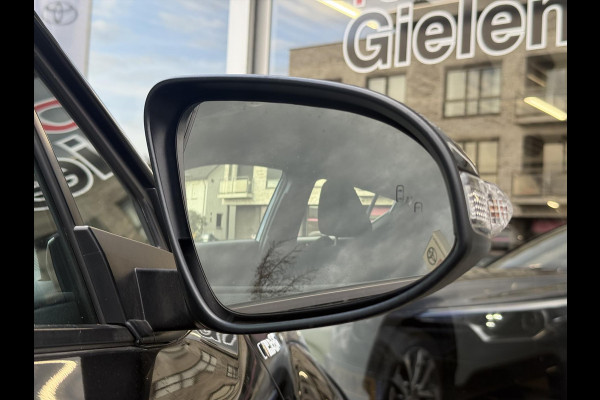 Toyota C-HR 1.8 Hybrid Dynamic | Navigatie, Dodehoekherkenning, Parkeersensoren, Stoelverwarming, Chroom pakket!