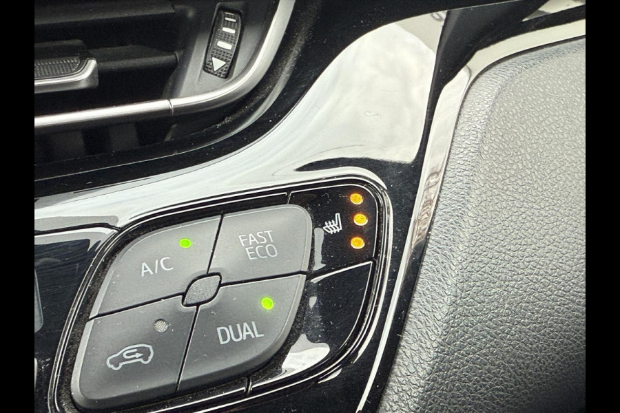 Toyota C-HR 1.8 Hybrid Dynamic | Navigatie, Dodehoekherkenning, Parkeersensoren, Stoelverwarming, Chroom pakket!