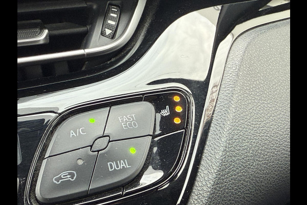 Toyota C-HR 1.8 Hybrid Dynamic | Navigatie, Dodehoekherkenning, Parkeersensoren, Stoelverwarming, Chroom pakket!