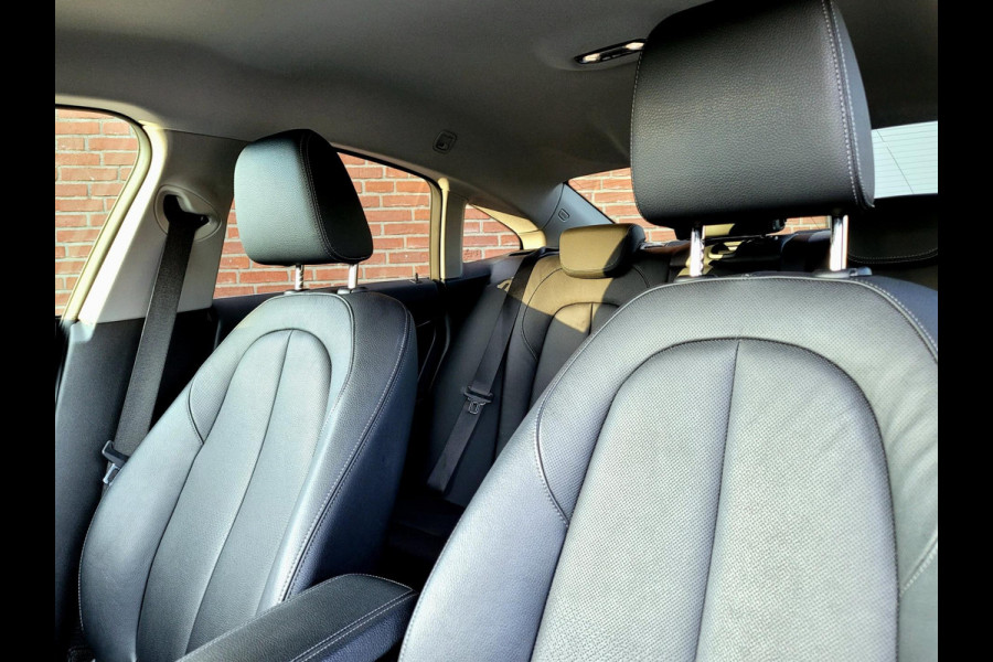 BMW 2 Serie Gran Coupé 218i Luxury Line - Business Edition Plus